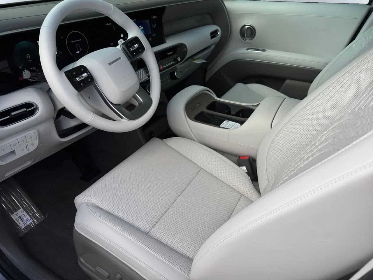 New 2027 Silver Hyundai SEL 7P image 6