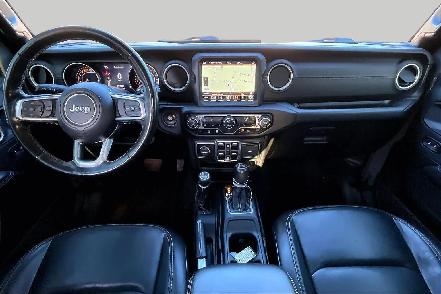 Used 2020 Sting-Gray Clearcoat Jeep Sahara image 16