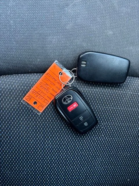 Used 2024  Toyota Hybrid SE image 13