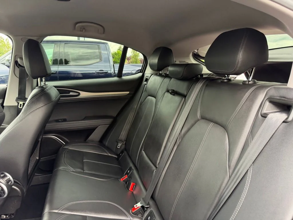 Used 2018 Black Metallic Alfa Romeo Base image 30