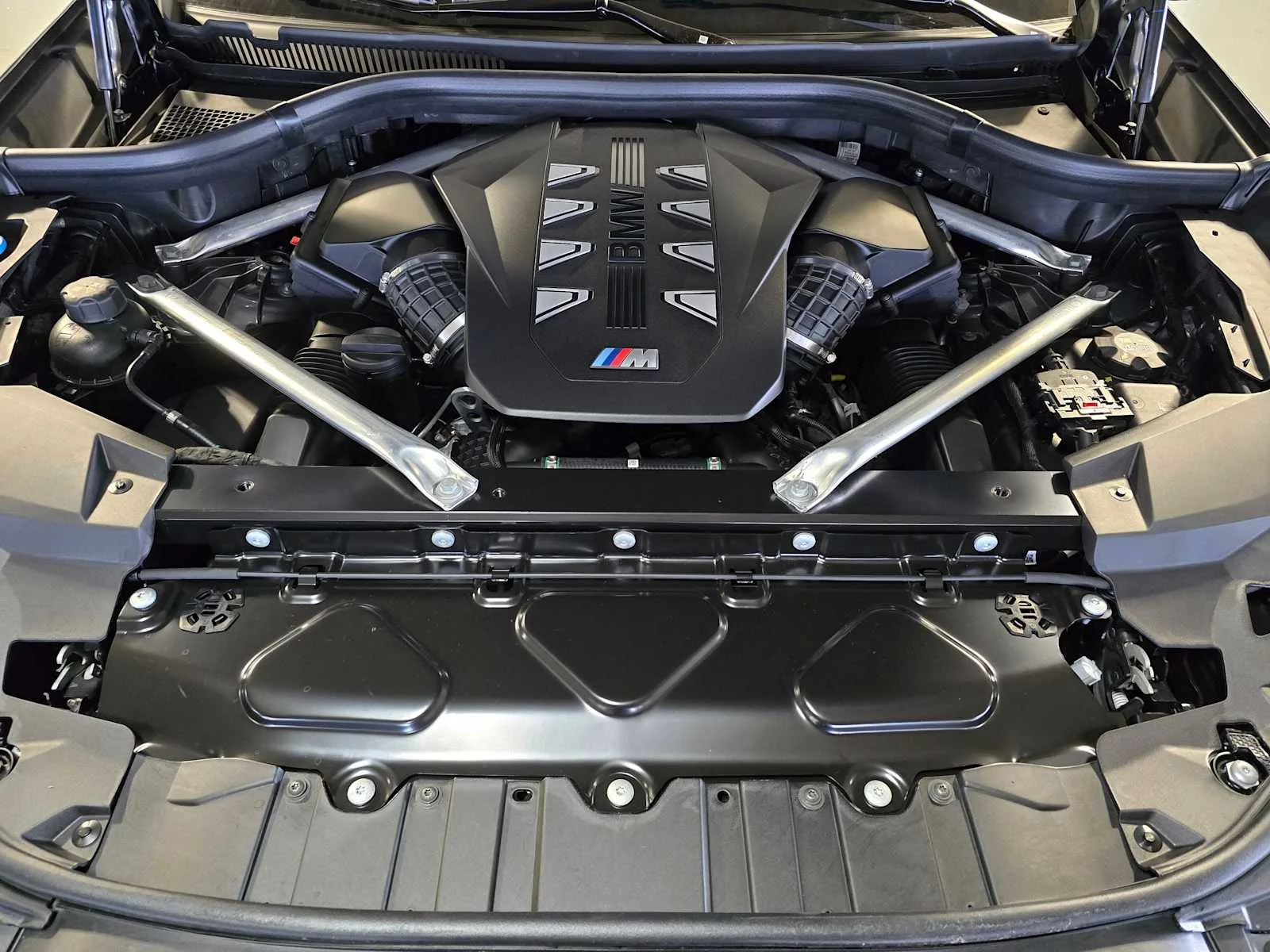 New 2026 Skyscraper Grey Metallic BMW M60i image 9