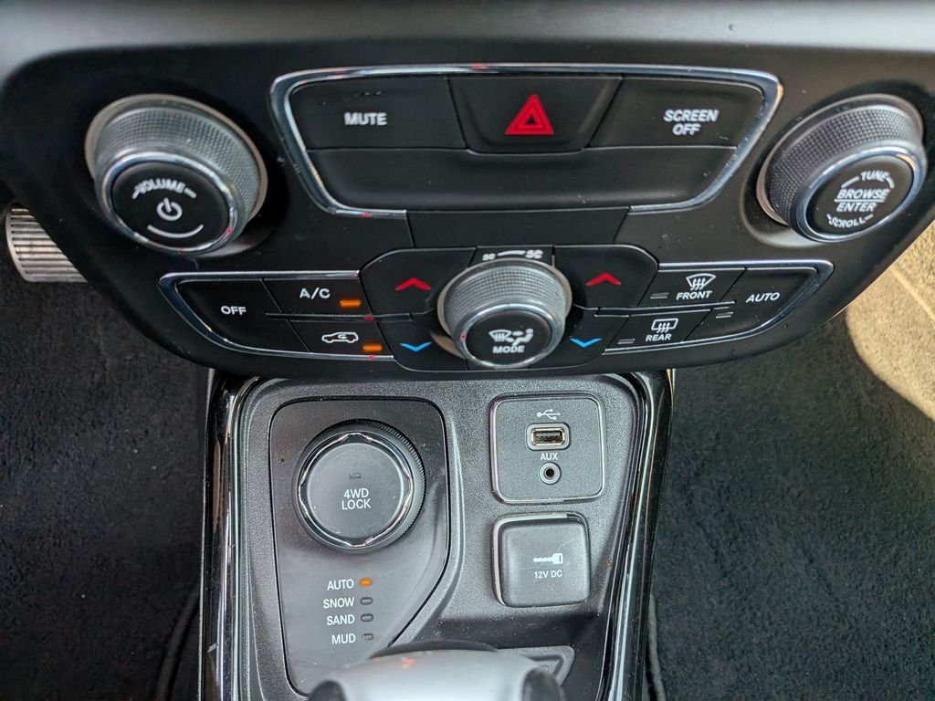 Used 2018 Blue Jeep Limited image 18