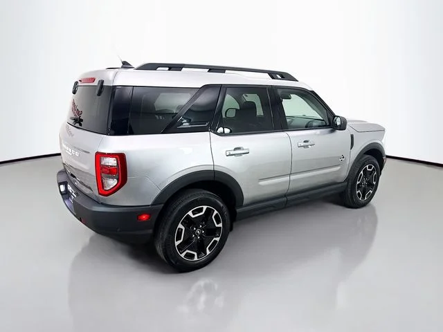 Used 2023 Silver Metallic Ford Outer Banks image 7
