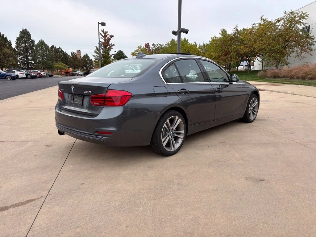 Used 2018 Mineral Grey Metallic BMW 330i xDrive image 5