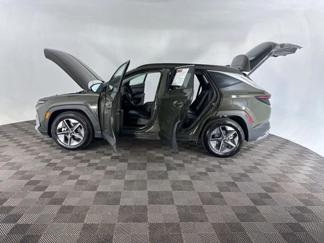 Used 2025 Green Hyundai SEL Convenience image 11
