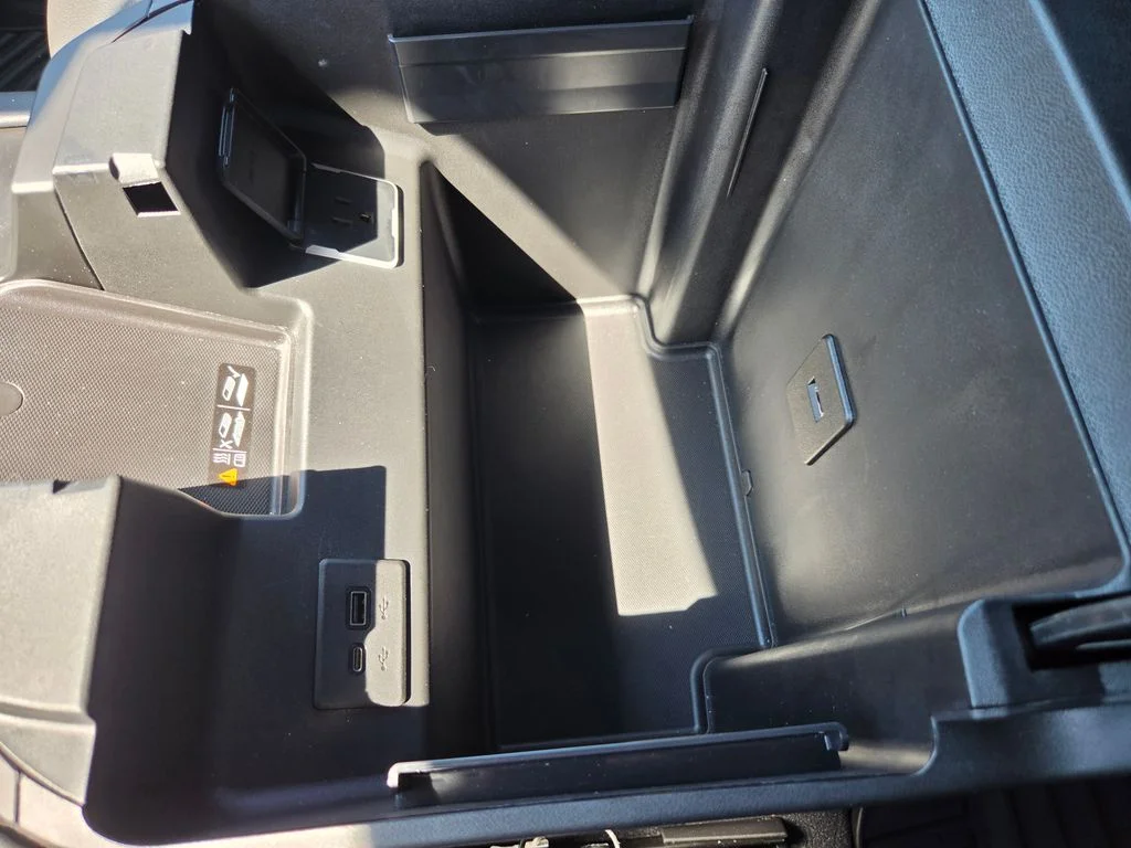 Used 2023 White GMC Denali image 25