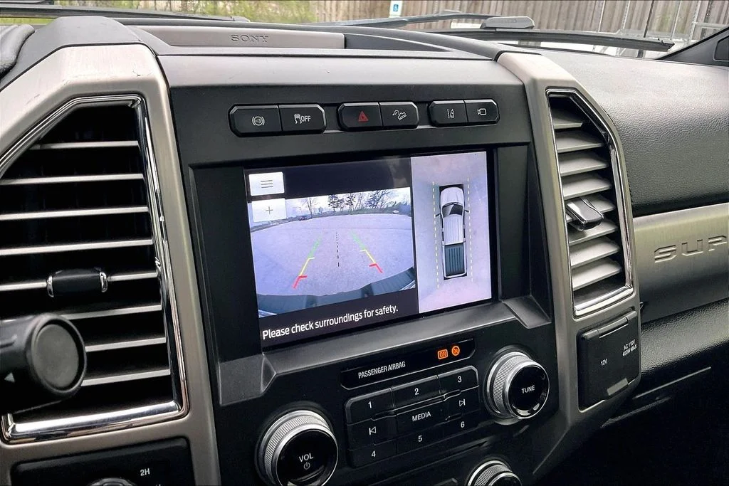 Used 2017 Black Ford Platinum image 21