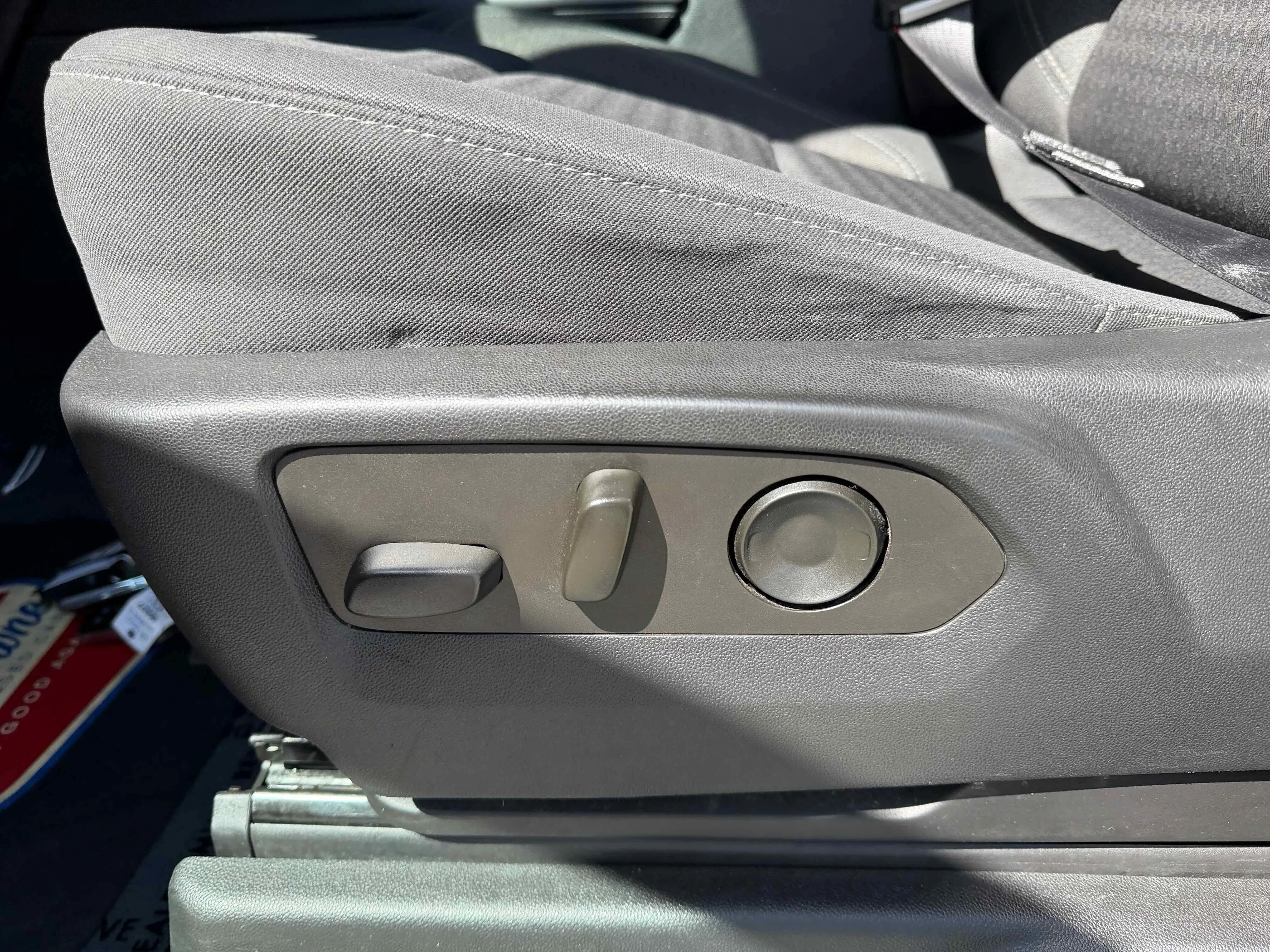 Used 2022 White Chevrolet LS image 16