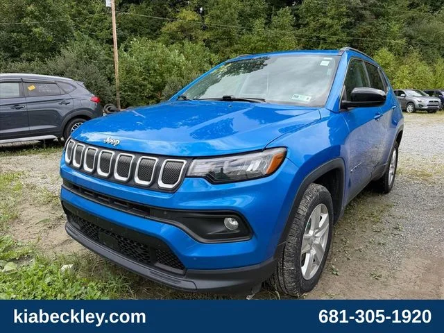 Used 2022 Blue Jeep Latitude image 2