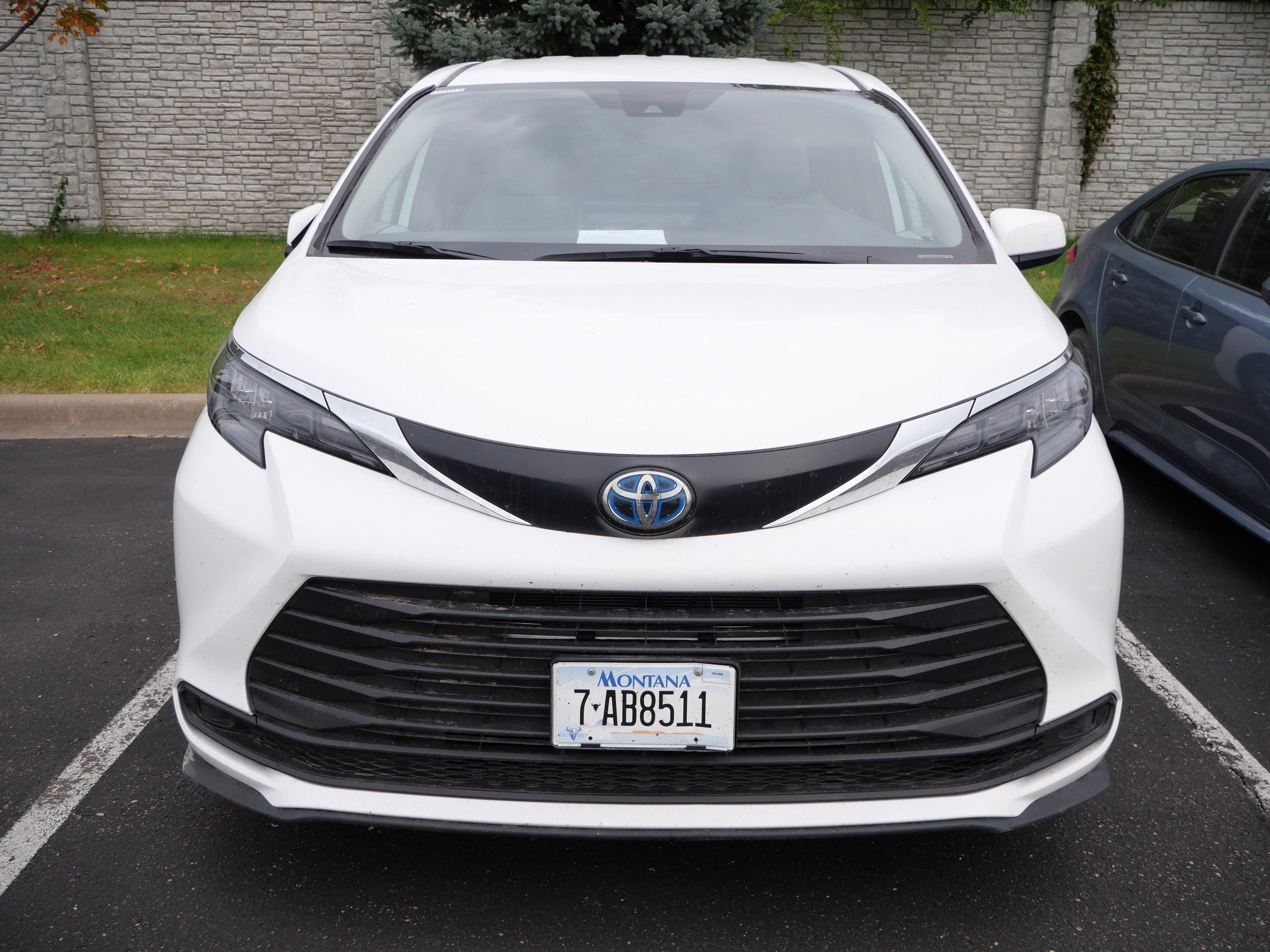 Used 2025 Toyota Sienna LE with VIN 5TDKSKFC6SS205807 for sale in Brooklyn Center, Minnesota