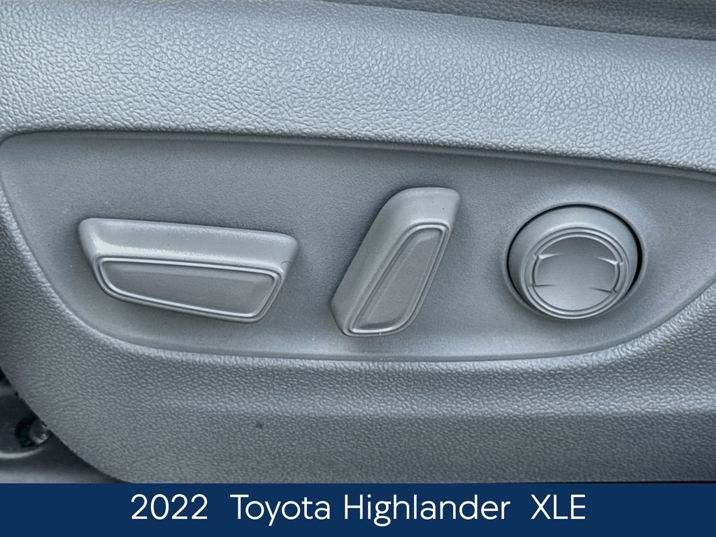 Used 2022 Silver Toyota XLE image 21
