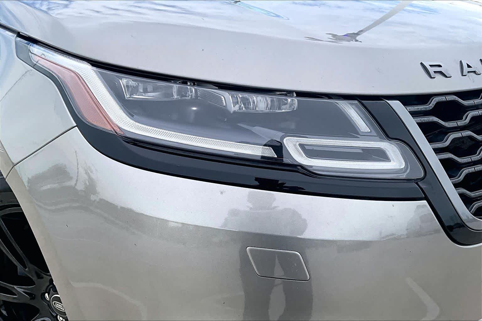 Used 2020 Silicon Silver Premium Metallic Land Rover R-Dynamic S image 26