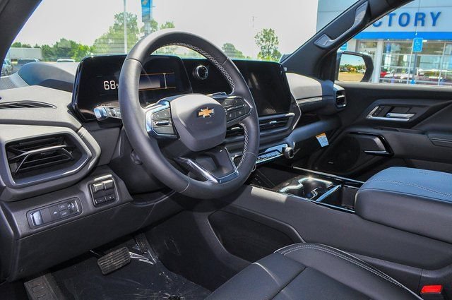 New 2025 Black Chevrolet LT - Extended Range image 7