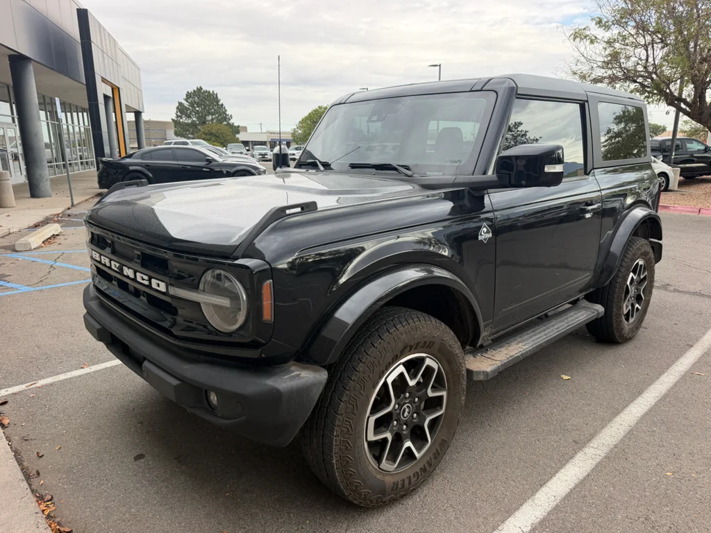 Used 2022  Ford Outer Banks image 2