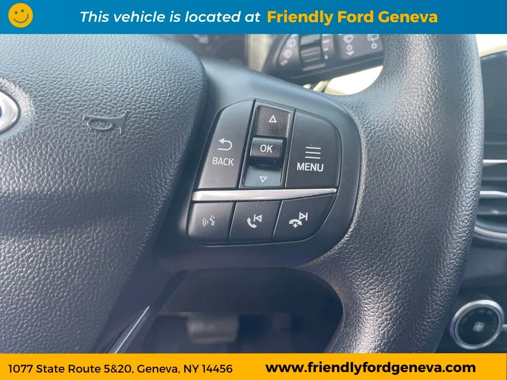 Used 2020 Red Ford SE image 18
