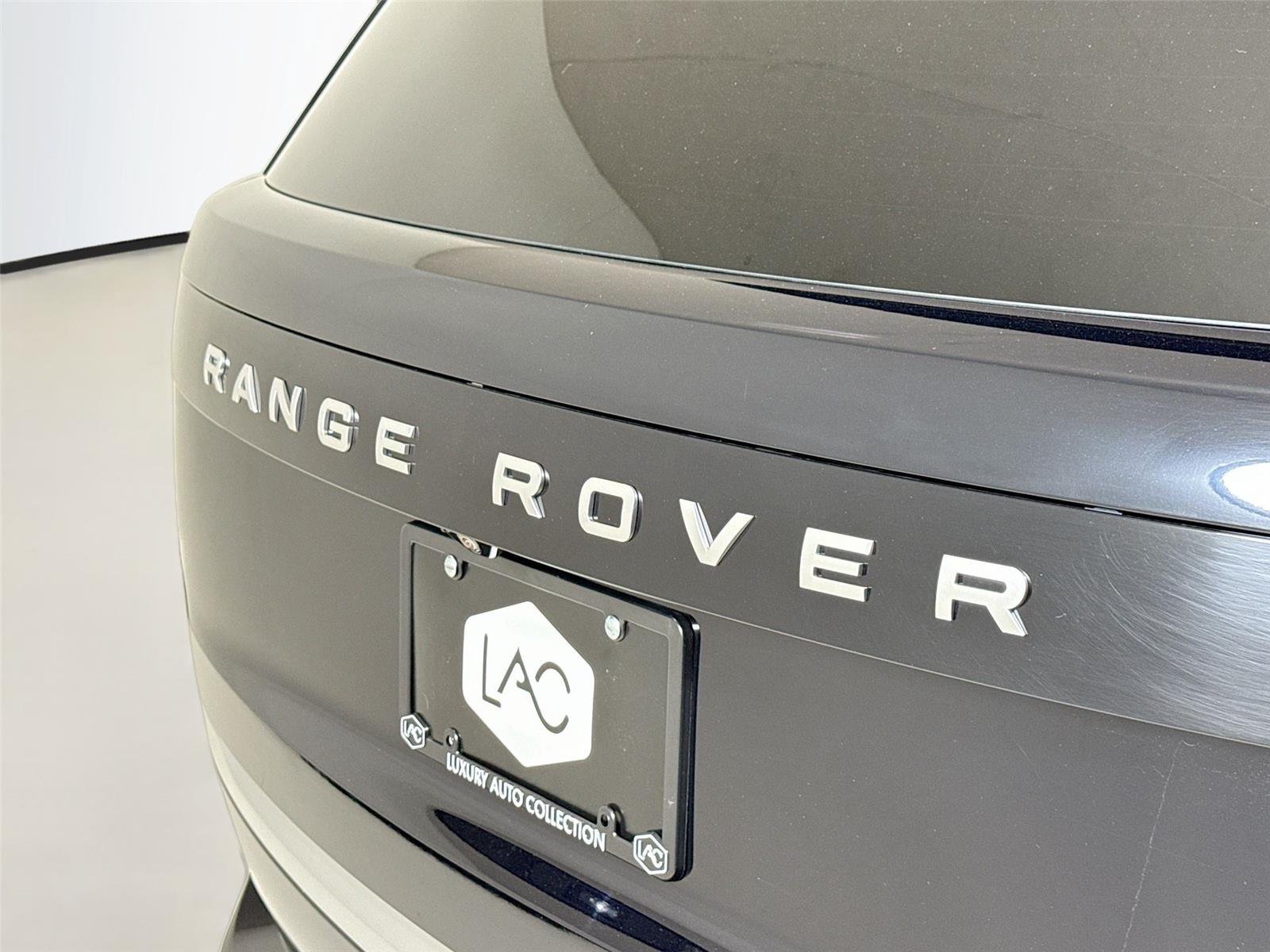 Used 2024 Ligurian Black SV Bespoke Ultra Metallic Gloss Land Rover Autobiography | Meridian 3D Sound | Rear TVs image 39