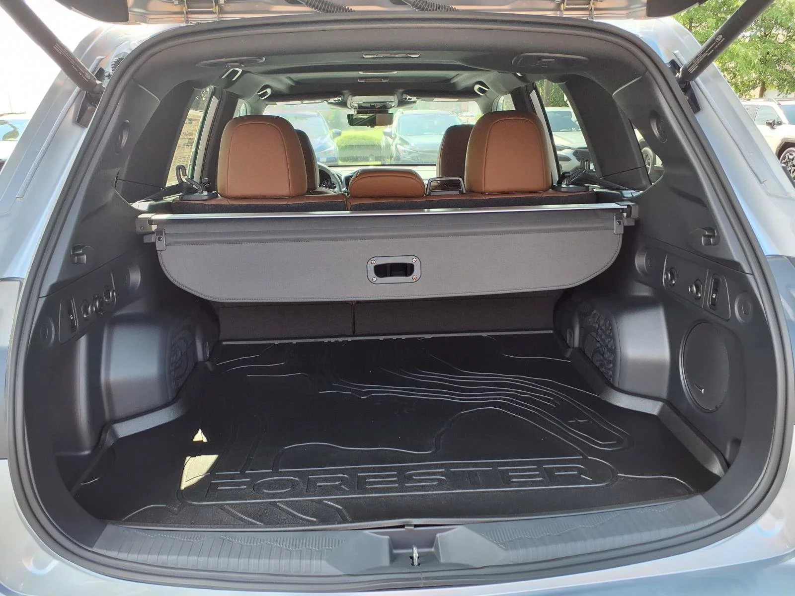 New 2026 ICE SILVER METALLIC Subaru Limited Hybrid image 4