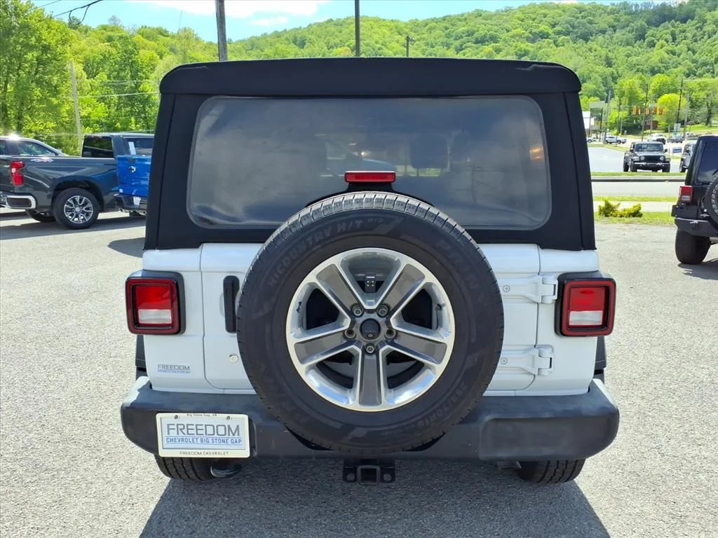 Used 2018 White Jeep Unlimited Sport S image 4
