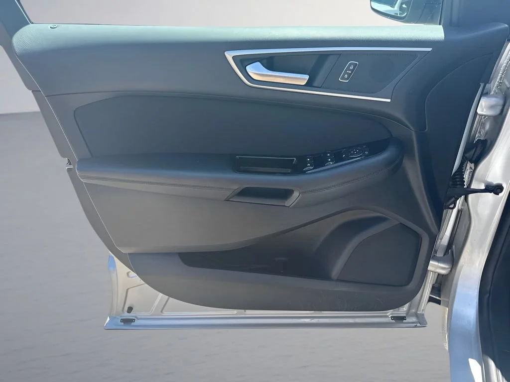 Used 2018  Ford SEL image 27