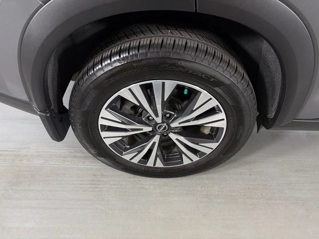 Used 2023 Gray Nissan SV image 11