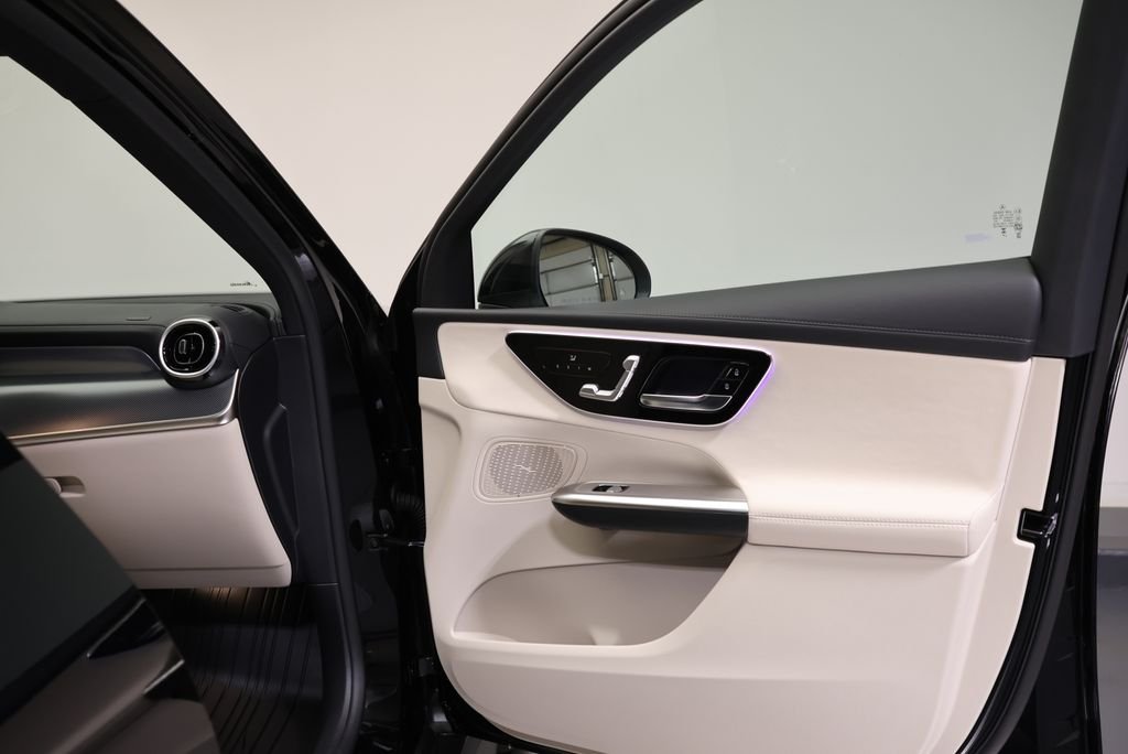 New 2027 Black Mercedes-Benz GLC 300 image 43