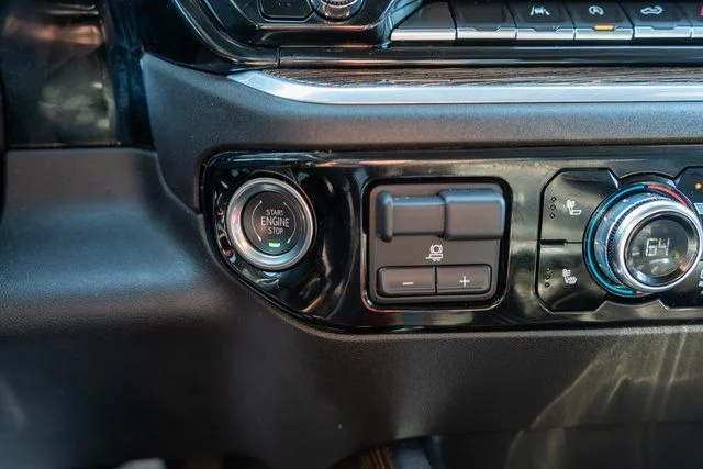 Used 2025 White GMC Elevation image 23