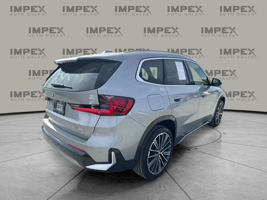 Used 2023 Silver BMW xDrive28i image 5