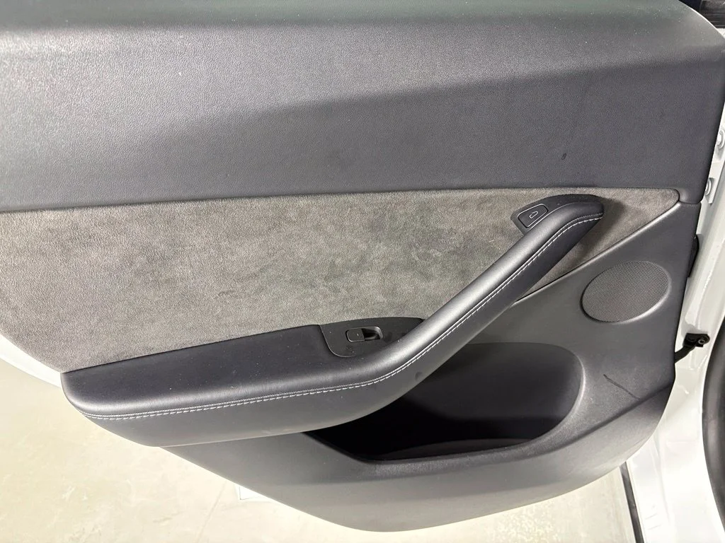Used 2021 White Tesla Long Range image 33