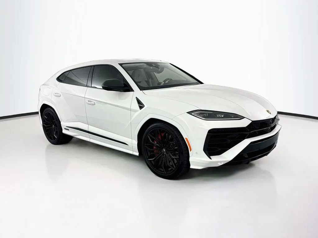 Used 2025 White Lamborghini SE image 3