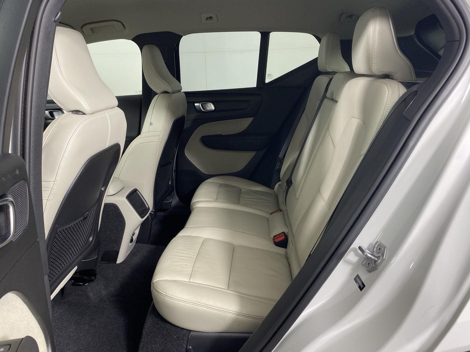 Used 2022 Crystal White Metallic Volvo Momentum image 23