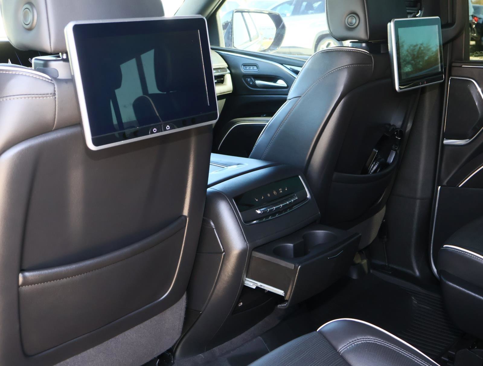 2024 Cadillac Escalade Sport - Photo 18