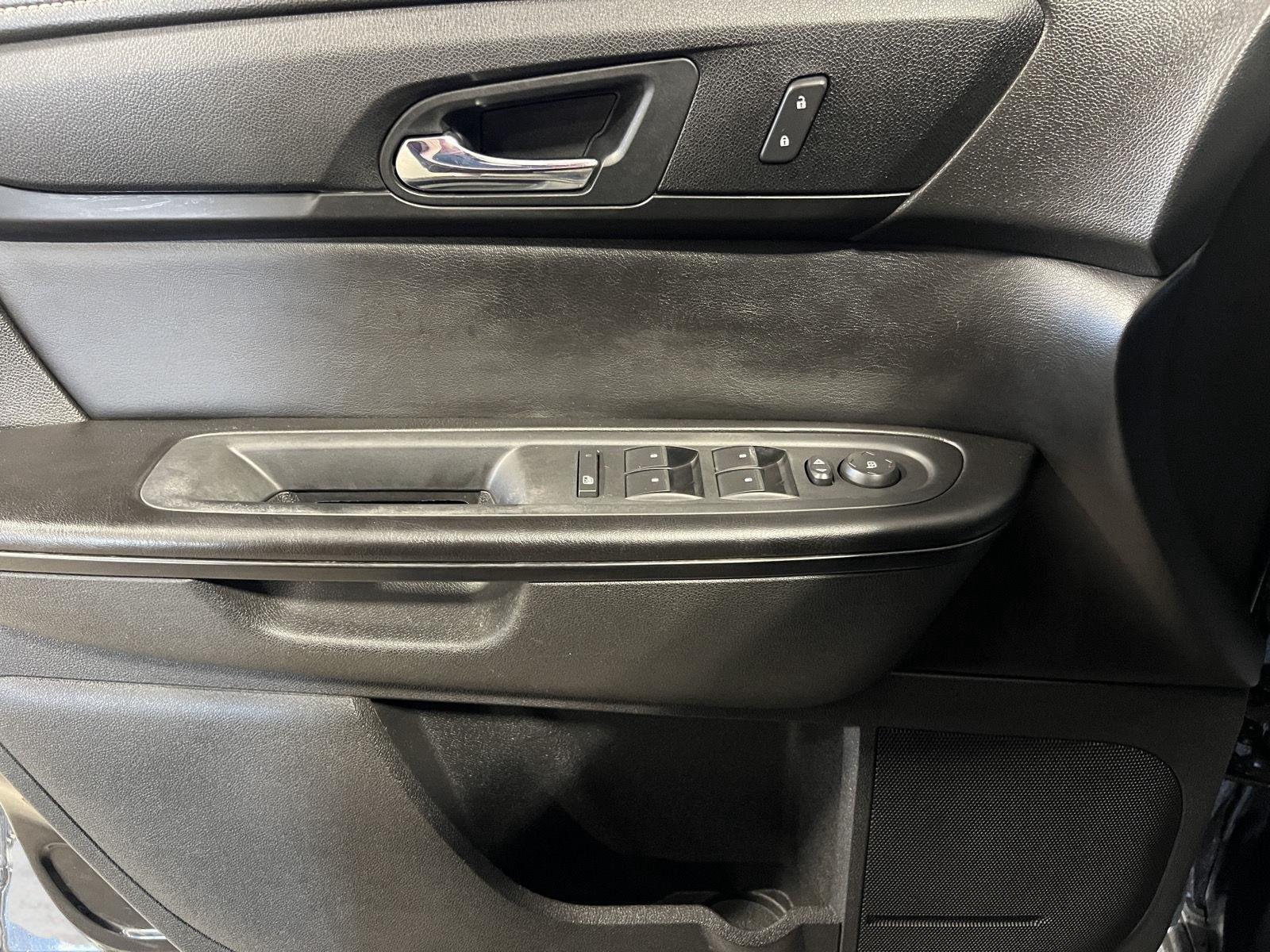 Used 2014 Black Granite Metallic Chevrolet LT image 9