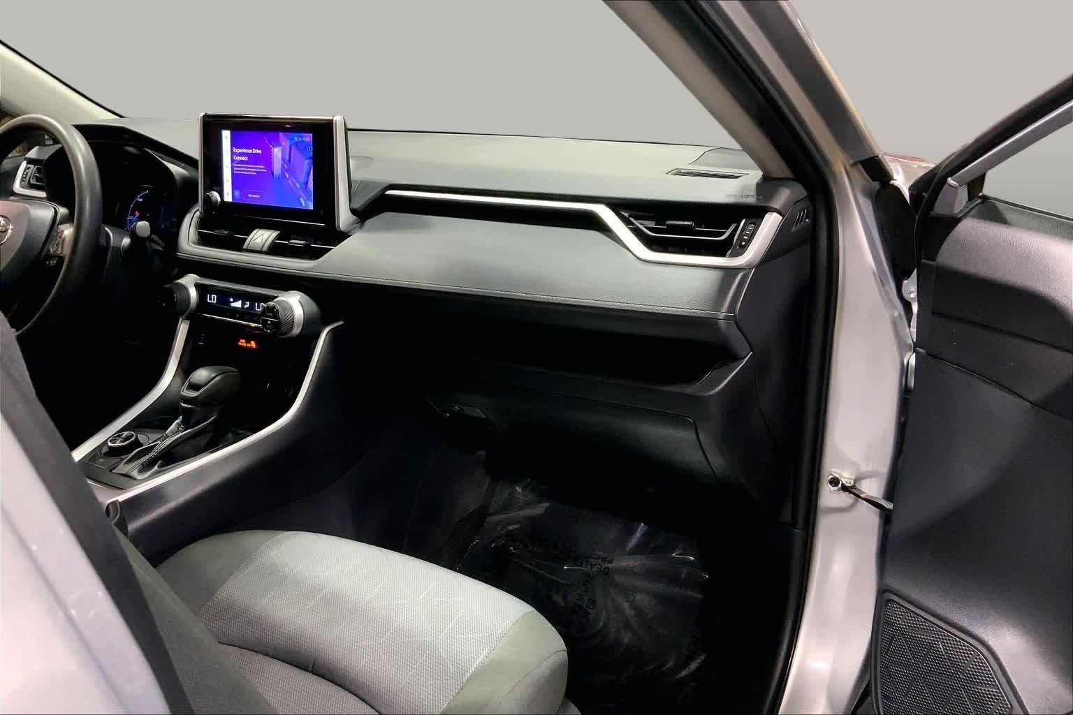 Used 2025 Silver Sky Metallic Toyota Hybrid XLE image 19