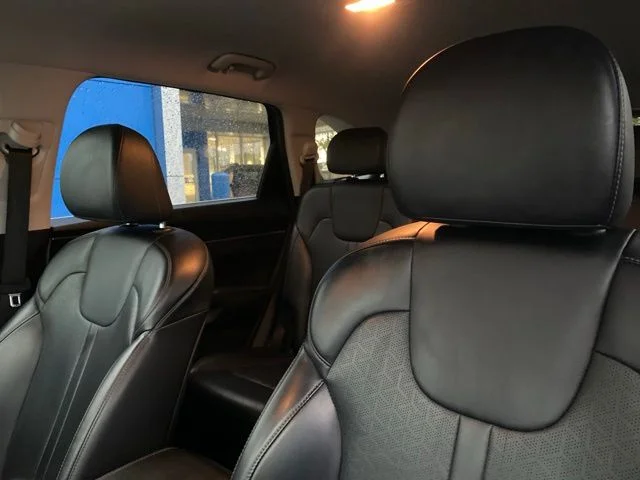 Used 2022 Black Kia S image 16