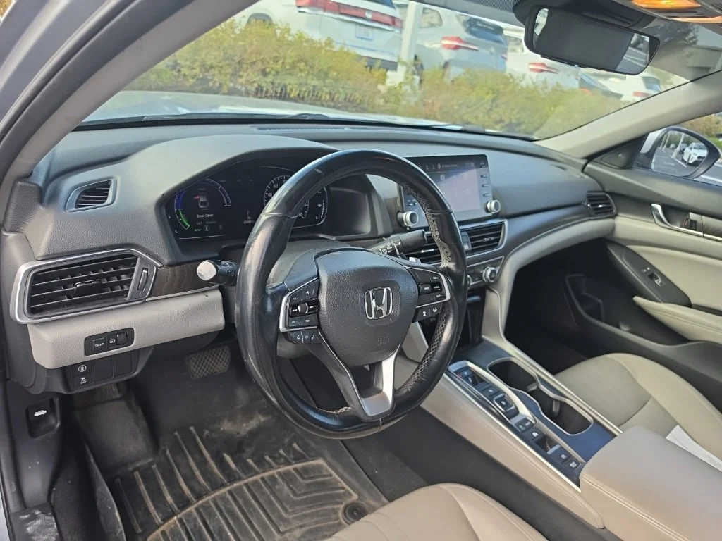 Used 2020 Silver Honda EX-L image 12