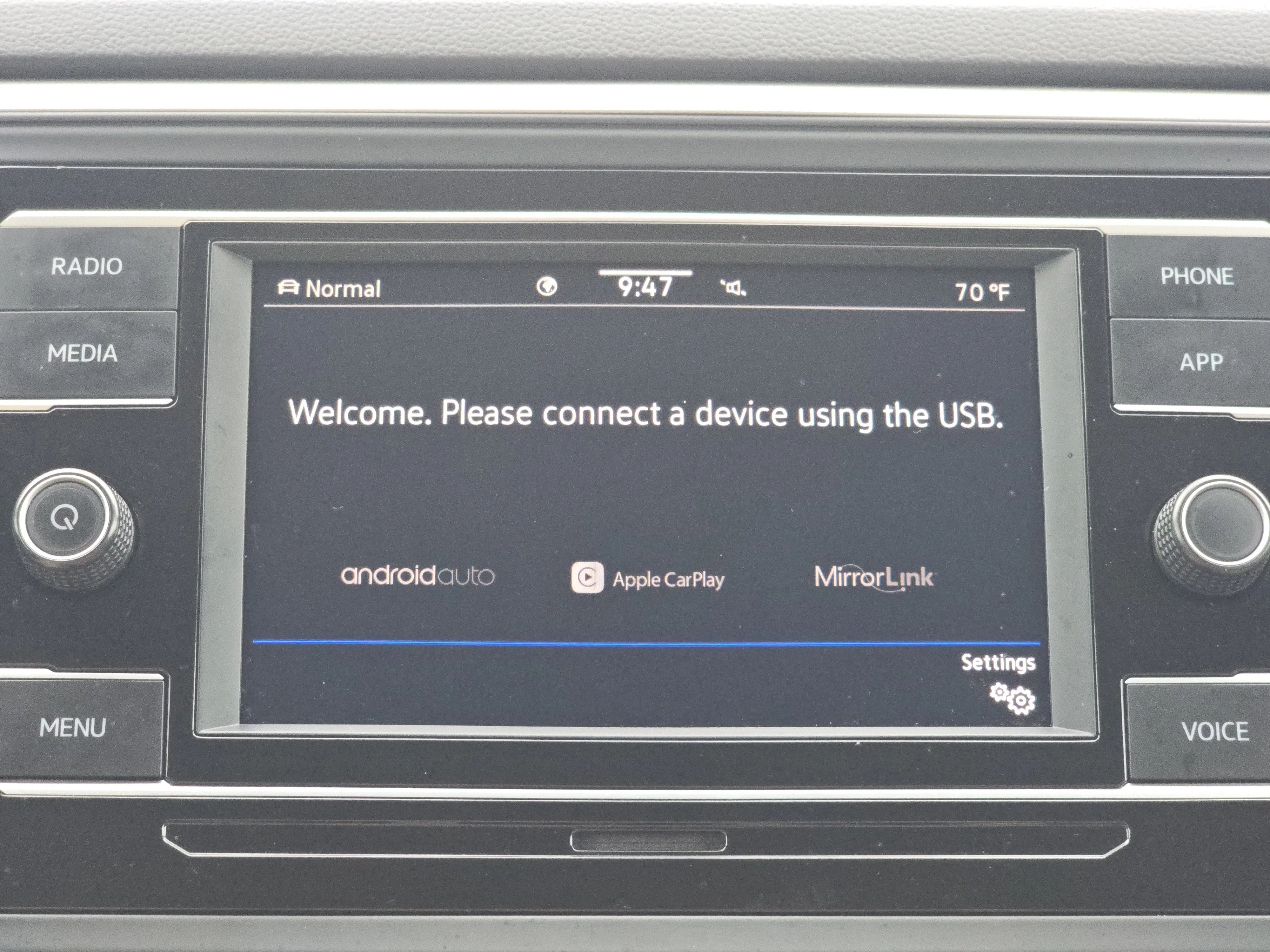 Certified Used 2022 Pure White Volkswagen 2.0T SE image 9