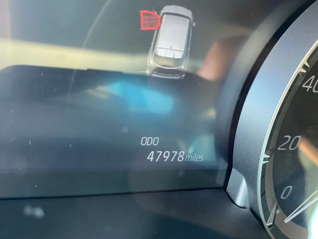Used 2022 Silver Toyota XLE image 5