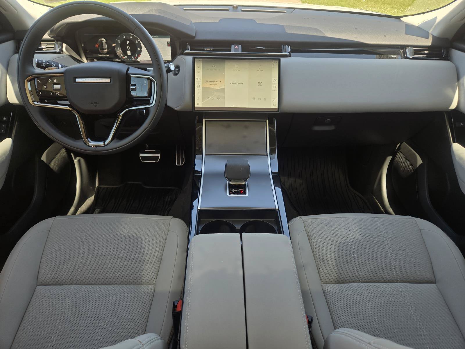 Used 2025 Fuji White Land Rover Dynamic SE image 37