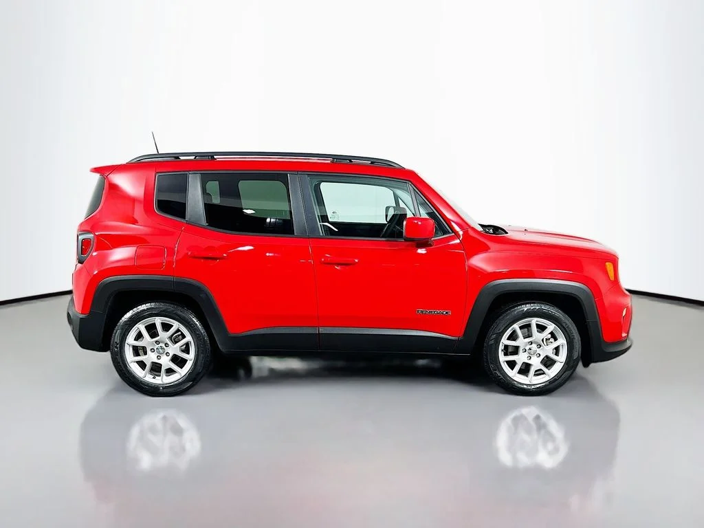 Used 2021 Red Jeep Latitude image 8