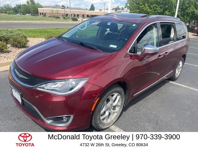 2017 Chrysler Pacifica Limited's photo