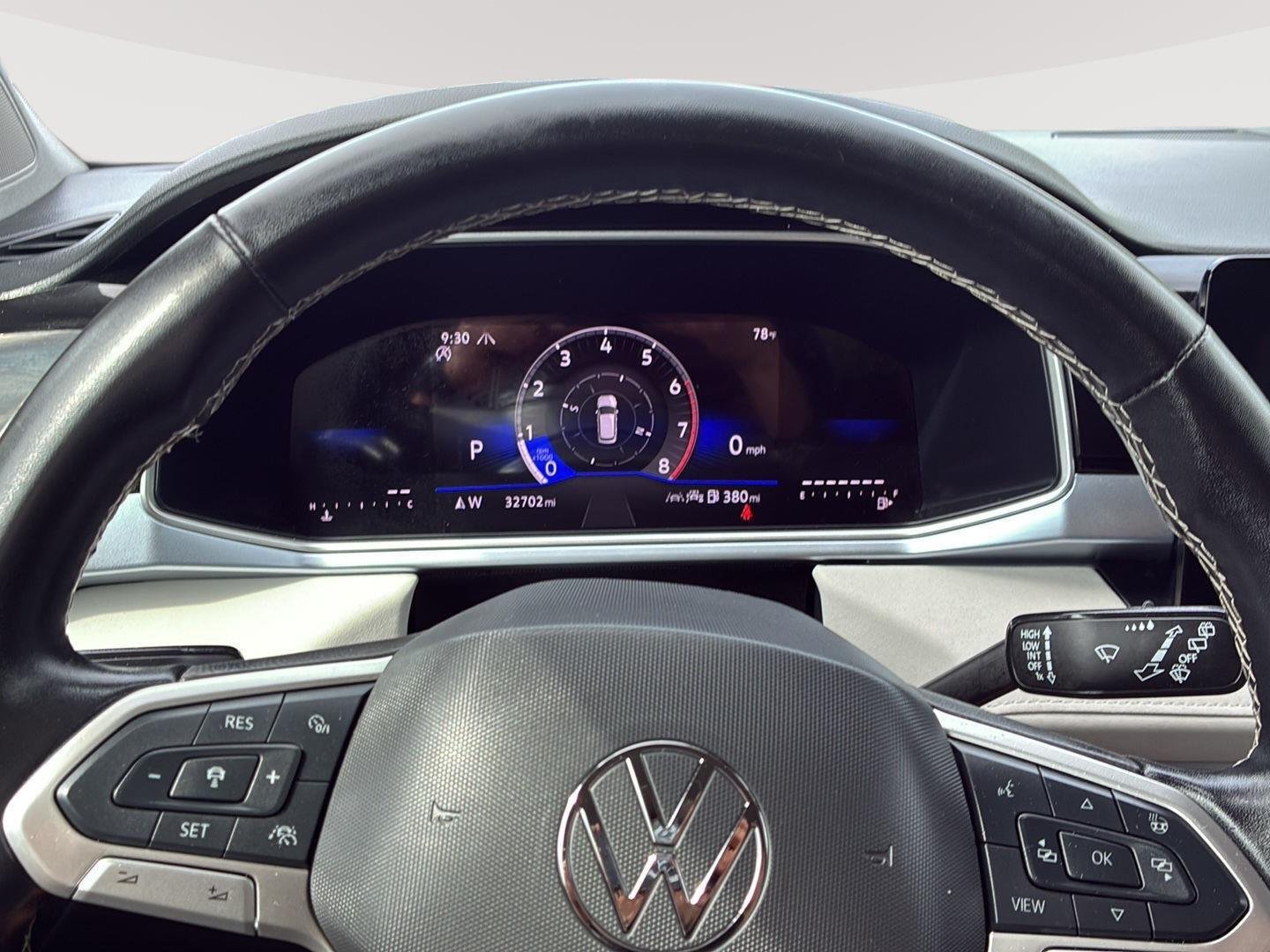 Used 2025 Deep Black Pearl Volkswagen SE image 29