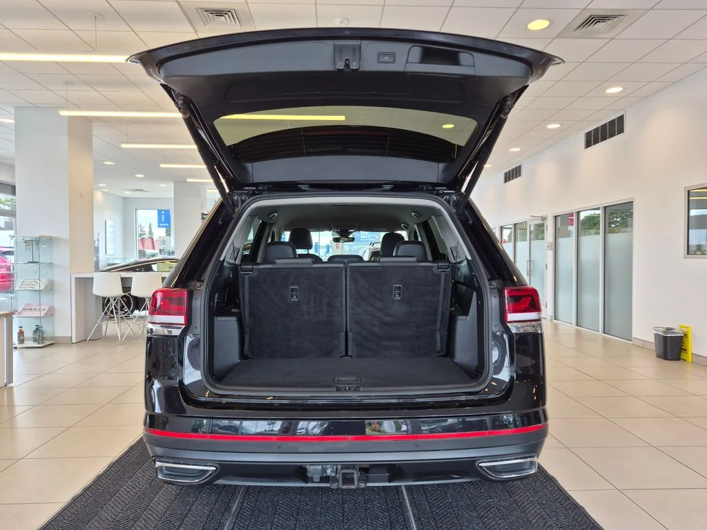 Used 2025 Black Volkswagen 2.0T SE w/Technology image 9
