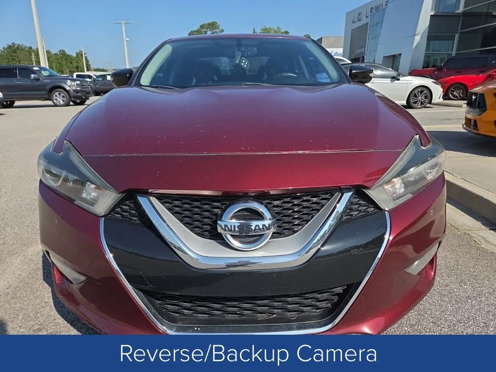 Used 2017 Red Nissan SR image 3