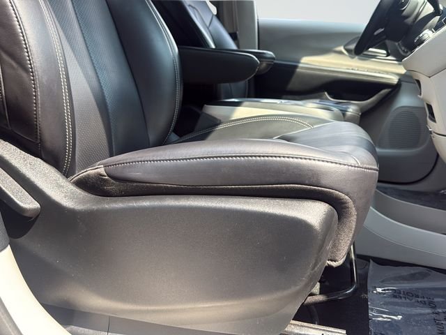 Used 2023 White Chrysler Touring L image 16