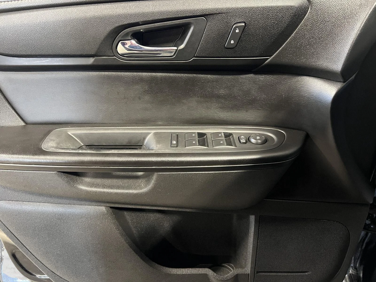 Used 2014 Black Granite Metallic Chevrolet LT image 9