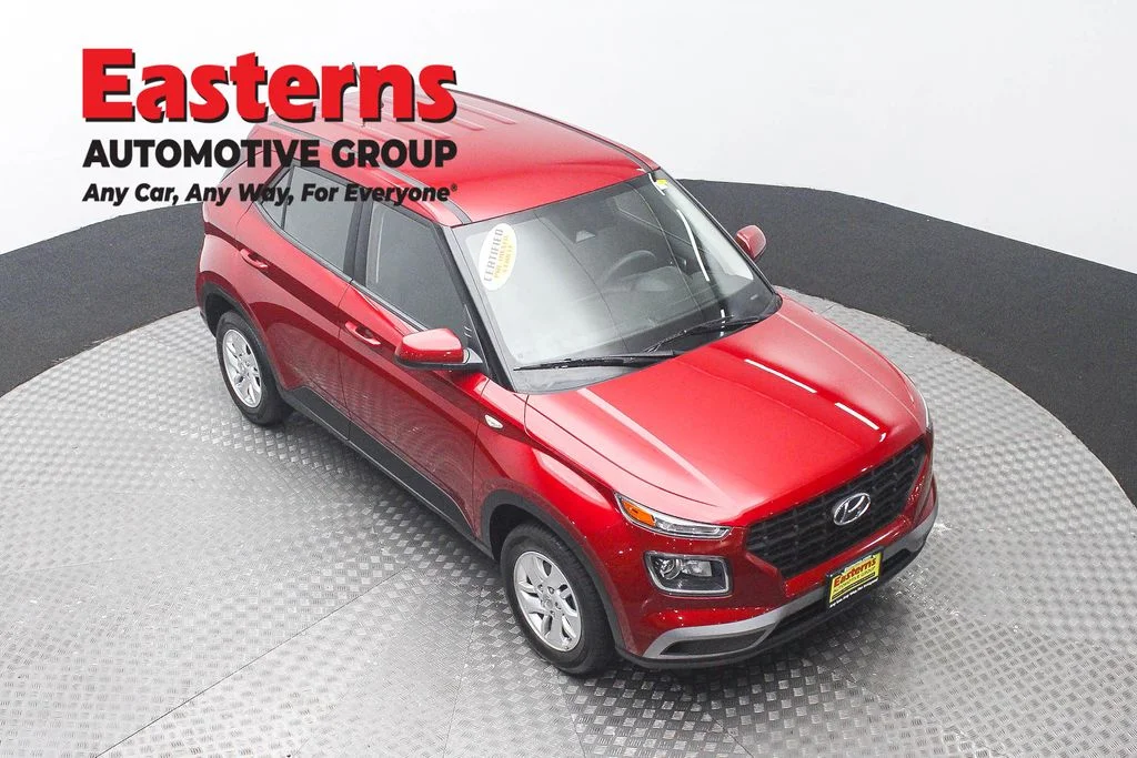 Used 2025 Red Hyundai SE image 3