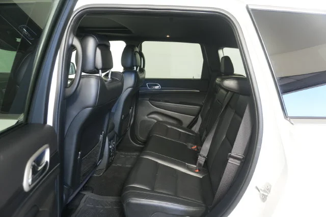 Used 2020 Bright White Clearcoat Jeep Limited image 28