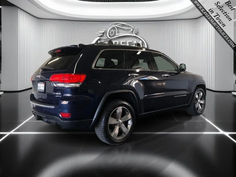 Used 2014 True Blue Pearlcoat Jeep Limited image 5