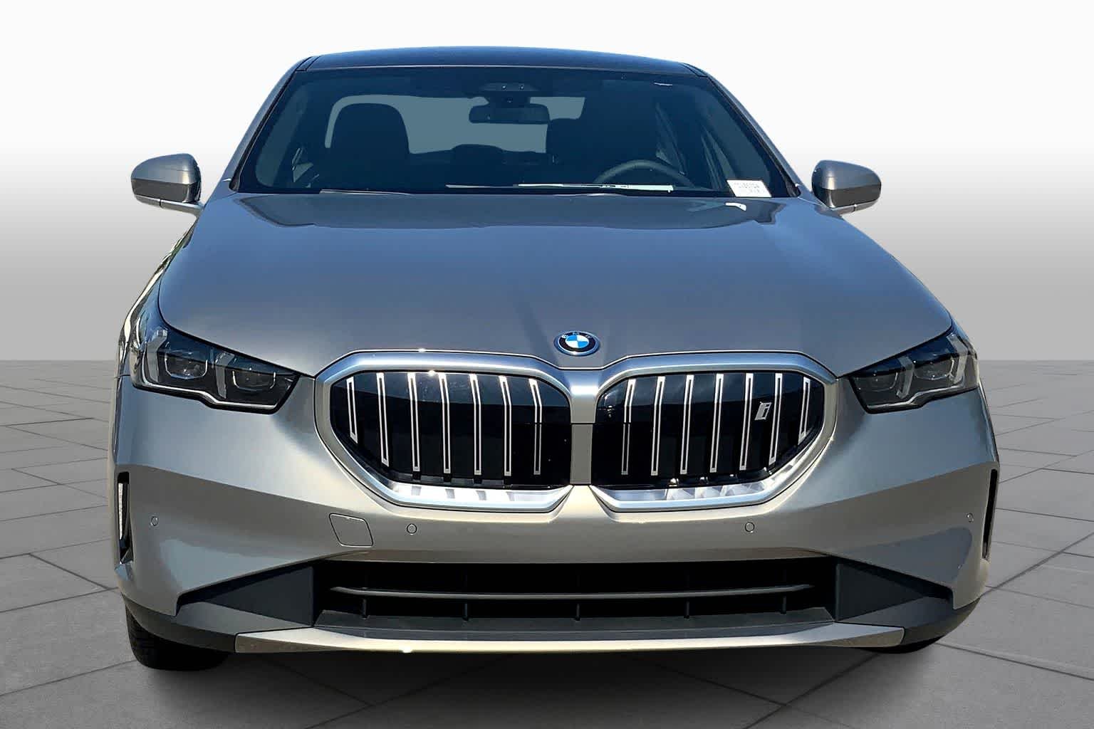 New 2026 Oxide Grey Metallic BMW eDrive40 image 3