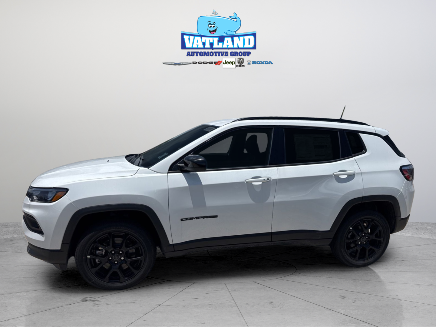 New 2026 Bright White Clearcoat Jeep Latitude image 2